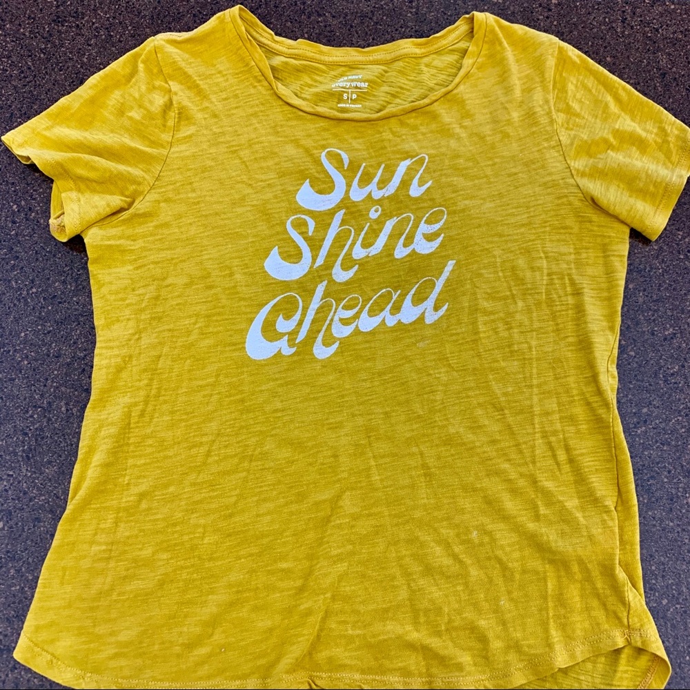 Bundle 2 for $10!! Old Navy Graphic T Shirt